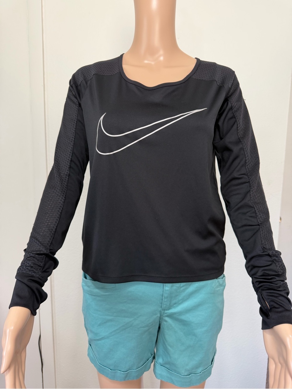 Nike Women's Black Long-Sleeve Dri-FIT Crew Top Size Small